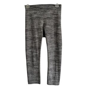 Lululemon Capri Leggings Gray & Black Pants - size 6